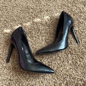 Black Steve Madden heel pumps